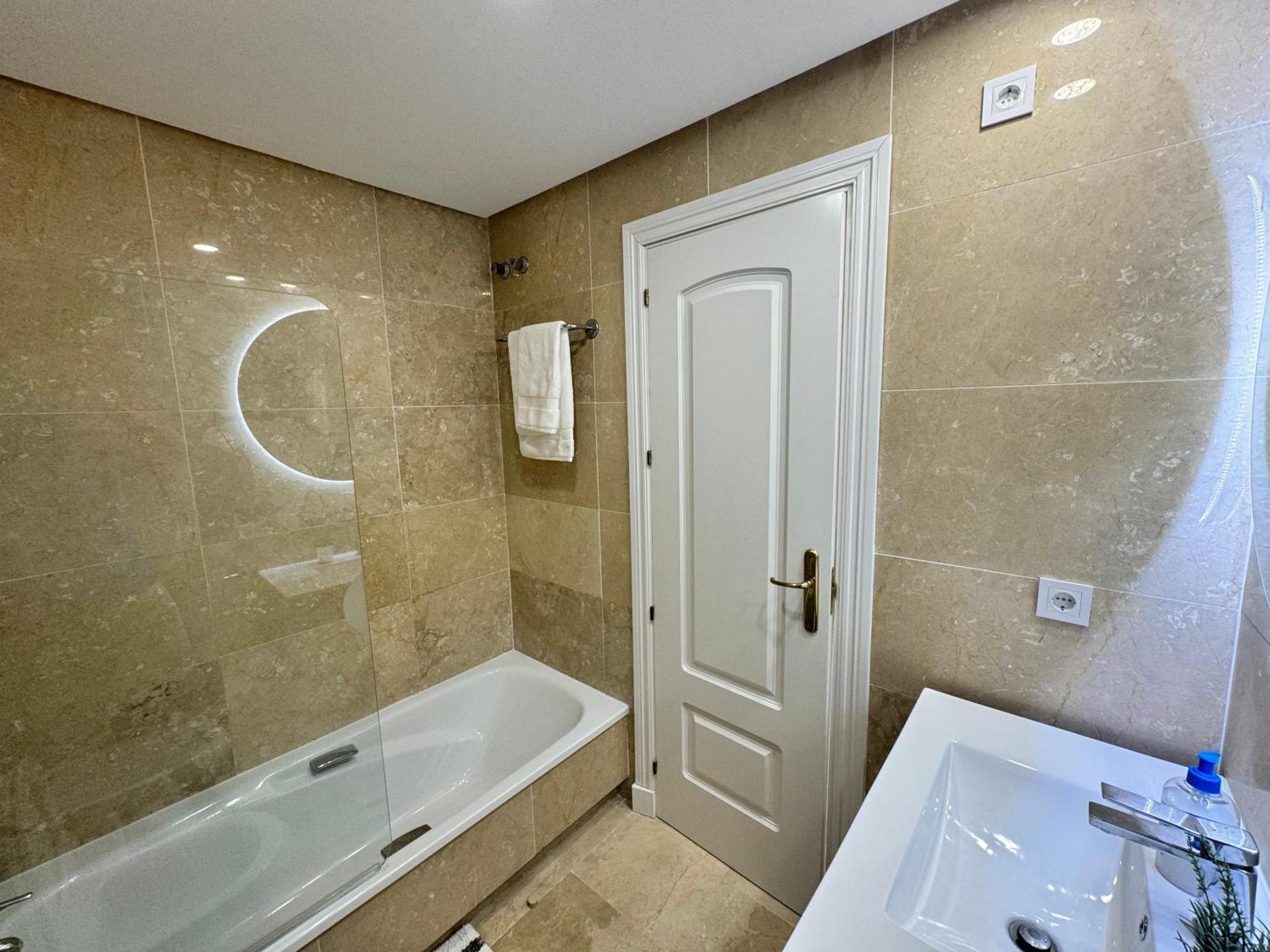 Puerto De La Duquesa Apartment Манилва Екстериор снимка