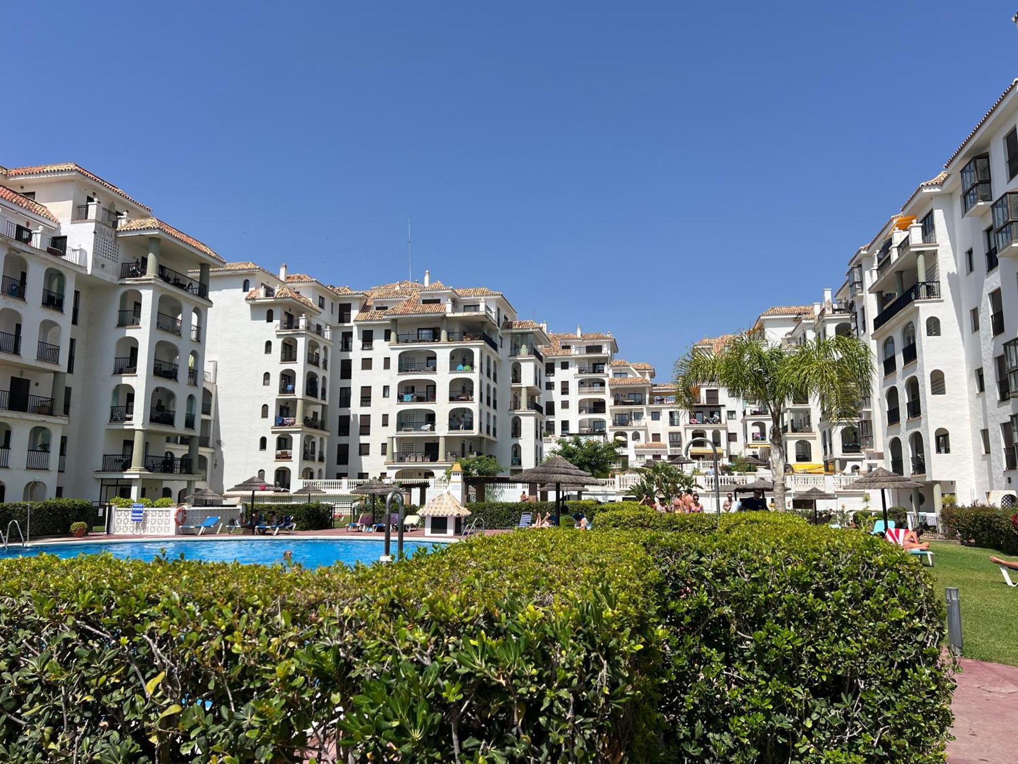 Puerto De La Duquesa Apartment Манилва Екстериор снимка