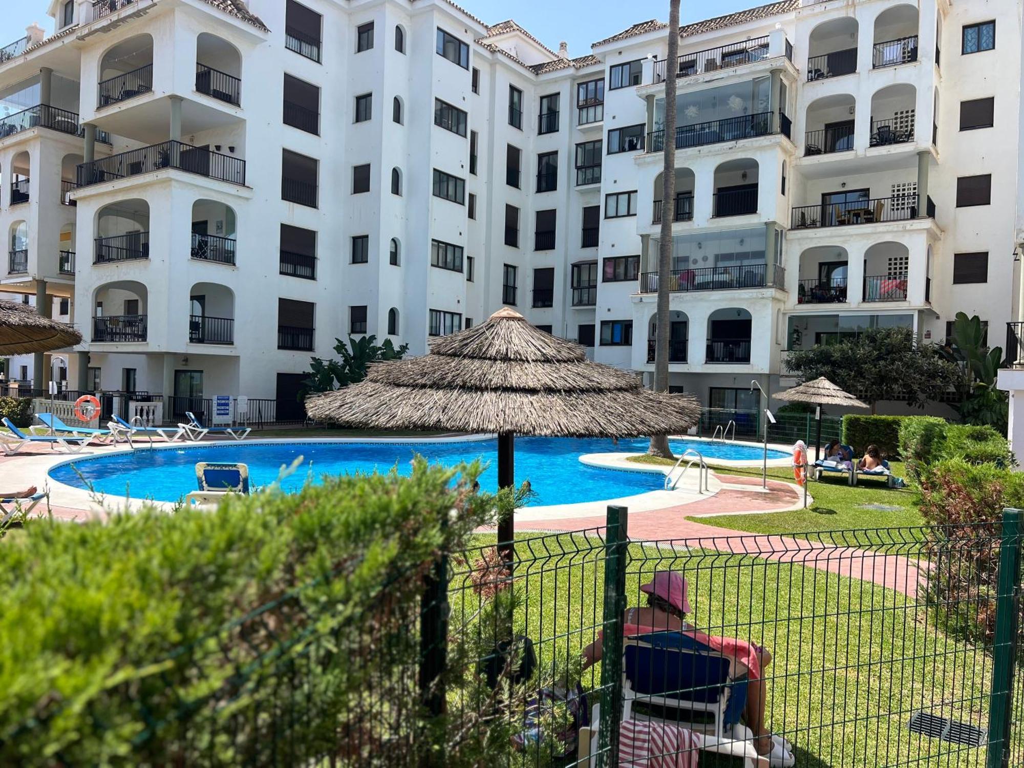 Puerto De La Duquesa Apartment Манилва Екстериор снимка