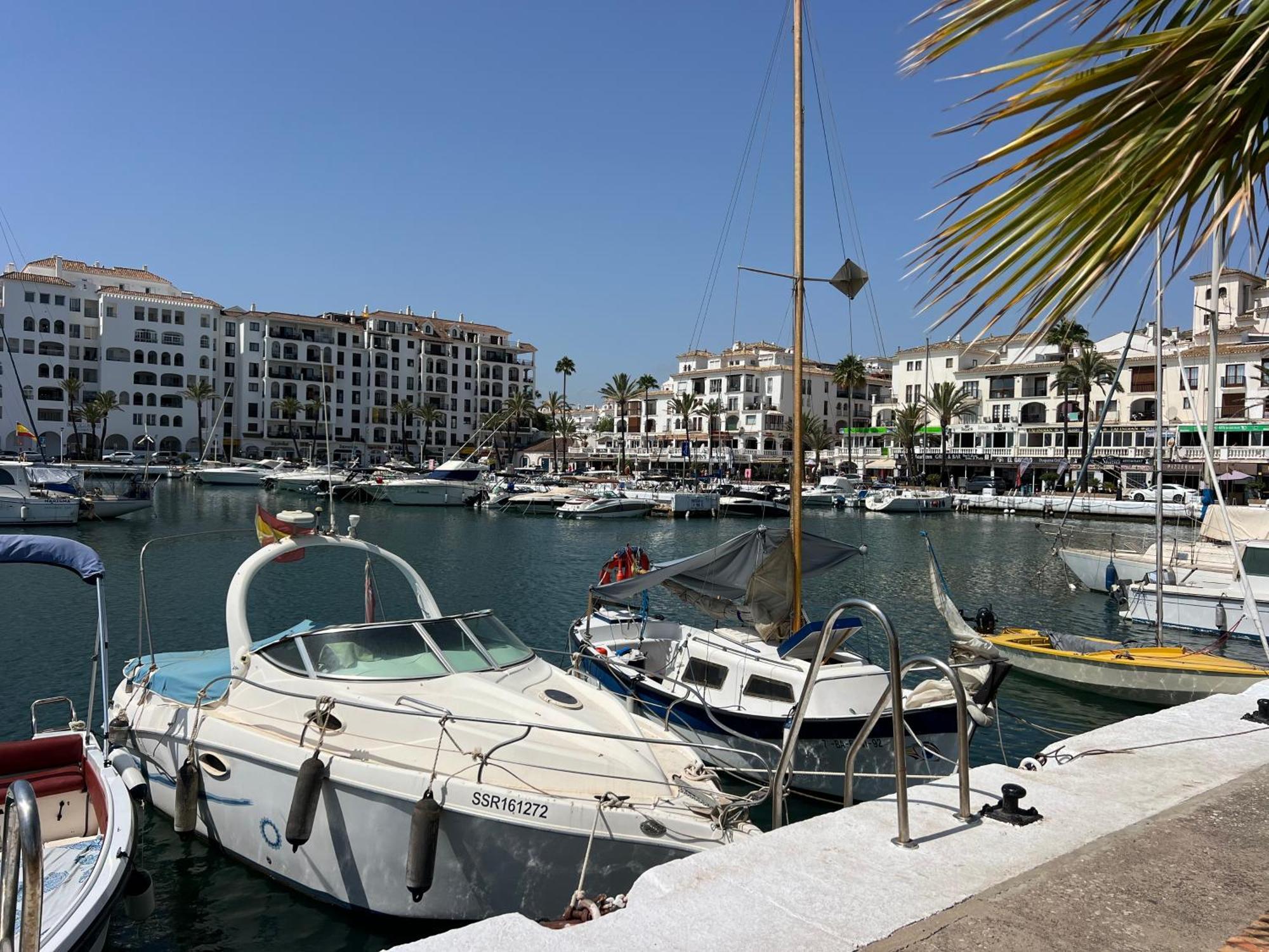 Puerto De La Duquesa Apartment Манилва Екстериор снимка